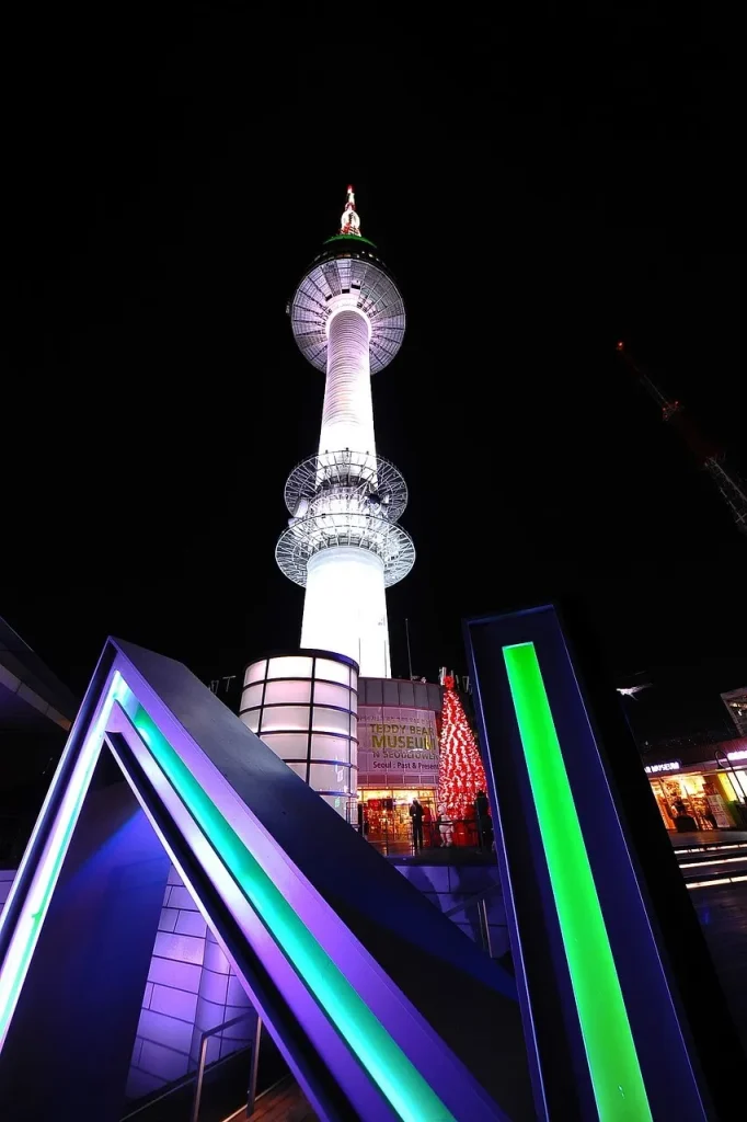 韓国ソウルの南山タワーの夜景