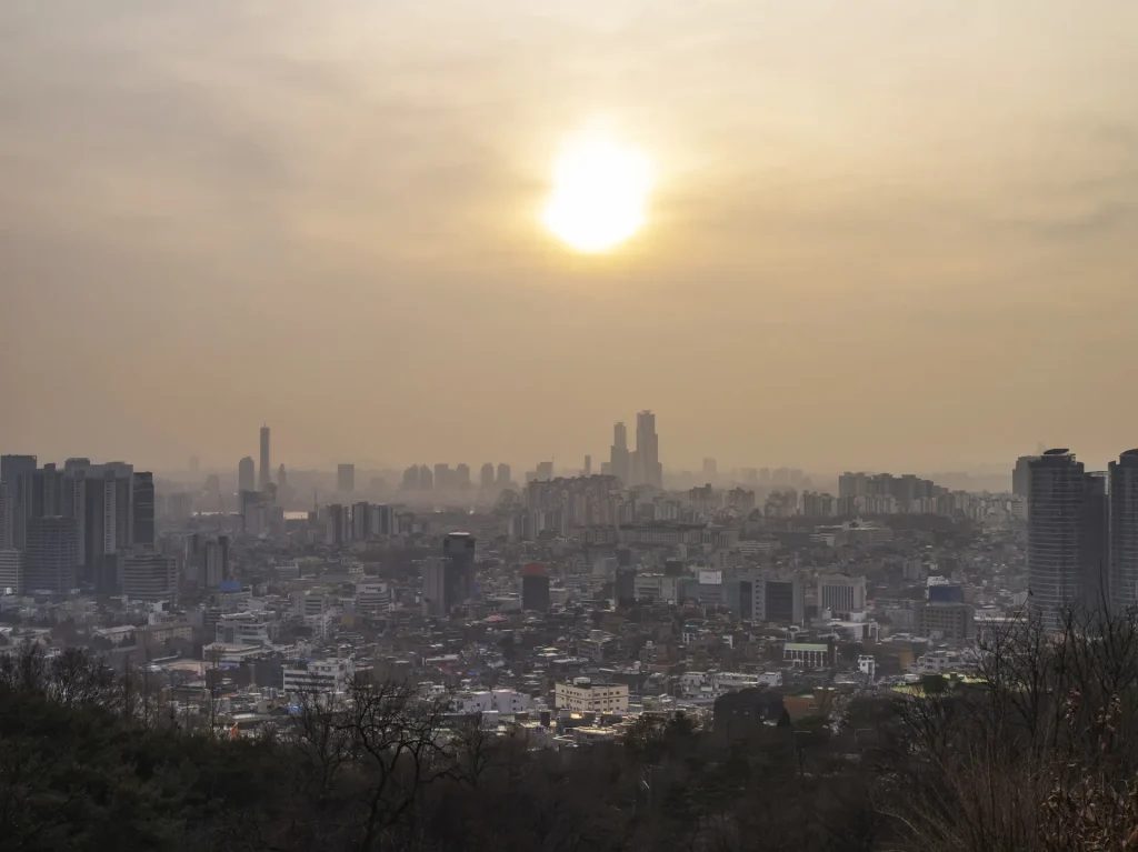 韓国の気温と天候、ソウルの夕日と黄砂 