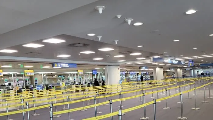 日韓の空港で専用レーンを導入する背景