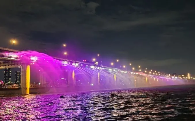 盤浦公園の月光レインボー噴水