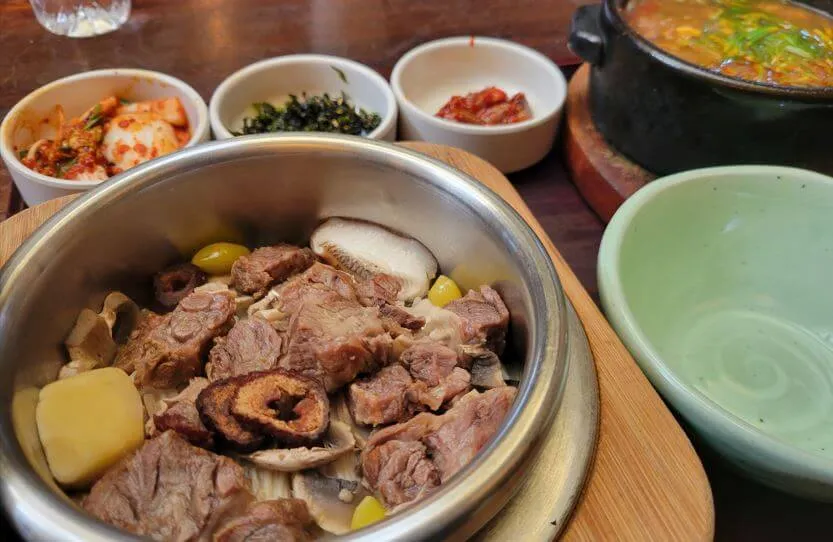 おすすめランチは「トマ 仁寺3号店」